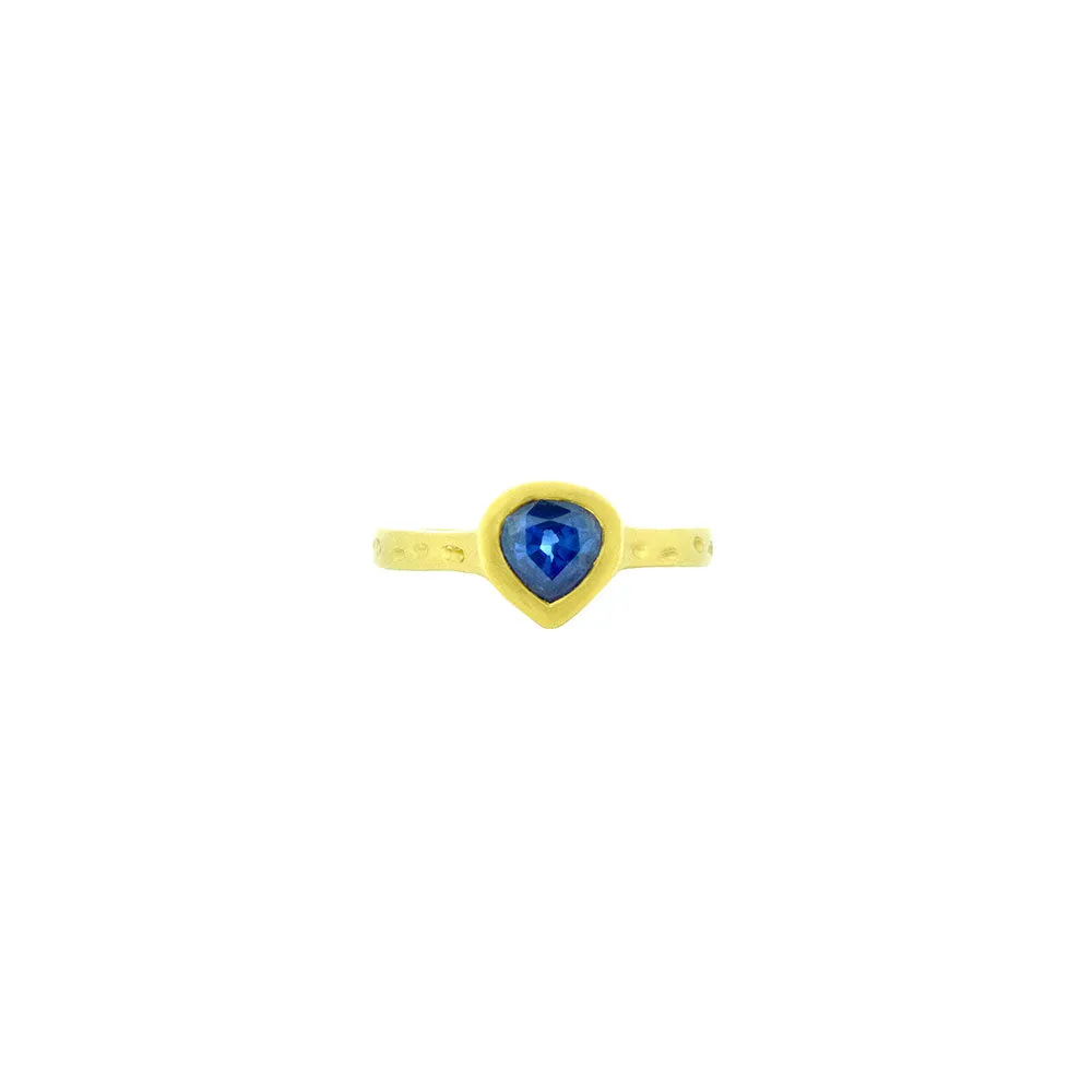 18 Karat Yellow Matte Gold ring gold with Pear shape Blue Sapphire