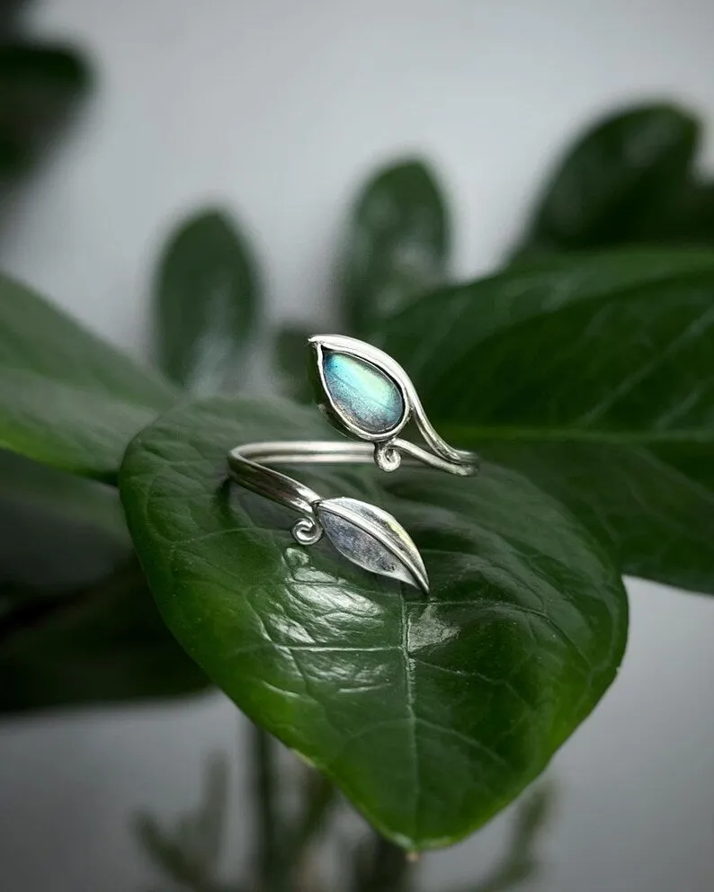 Natural Bezel Set Teardrop Labradorite Leaf Textured Handmade Ring - 925 Sterling Silver Ring