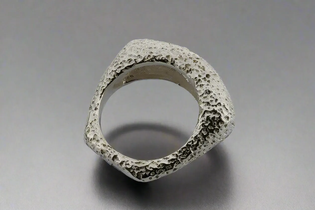 textured squared ring